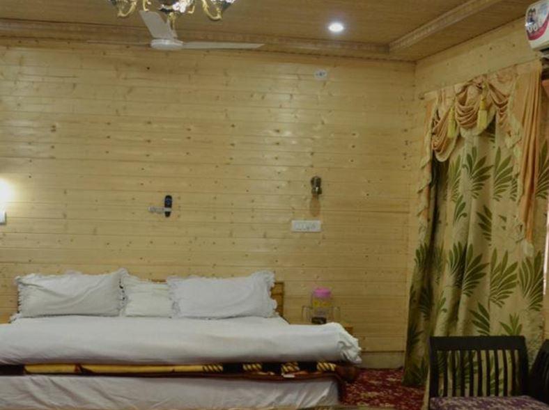 Srīnagar Hotel Grg Residency מראה חיצוני תמונה